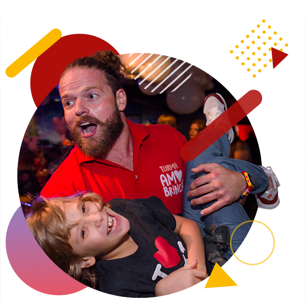 Criança com o Miojo